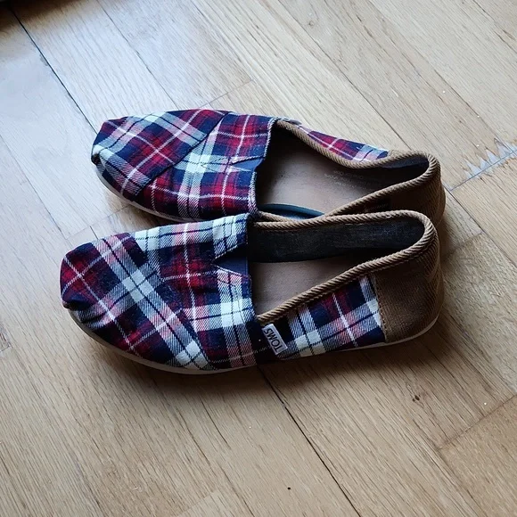 Toms Plaid Flats in Red and Blue - Picture 3 of 3